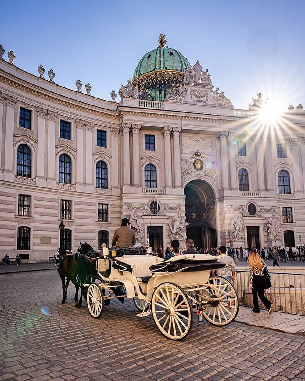 Wien | Viennaさんのインスタグラム写真 - (Wien | ViennaInstagram)「We’re never getting enough of this city 🥹❤️ by @carla_pictures_ #ViennaNow  #vienna #wien #vienna_austria #viennagram #wienliebe #ilovevienna #travelgram #traveleurope #capital #austria #cityhall #architecture #citygram #traveltheworld #viennaaustria #viennacity #viena #viennagoforit」7月4日 1時28分 - viennatouristboard