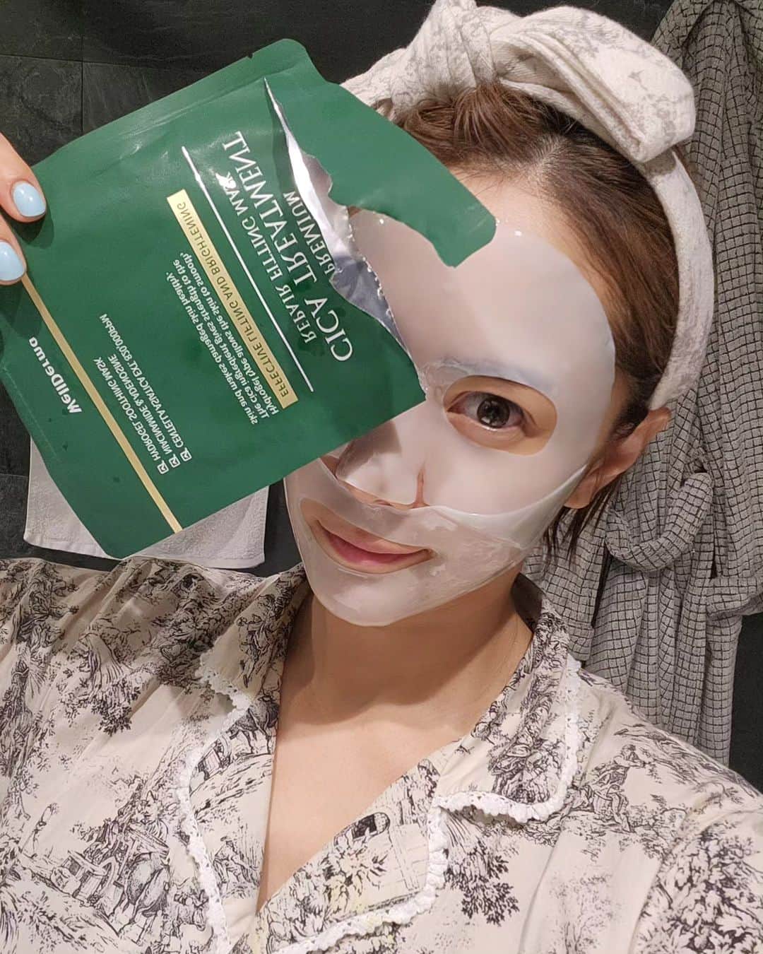 ユ・ハナのインスタグラム：「오늘의 마무리는 종일 햇빛 봤으니, 시카급속진정팩 과 굿나잇인사로.   달봤어? 슈퍼문이래  잘자아아🩶」