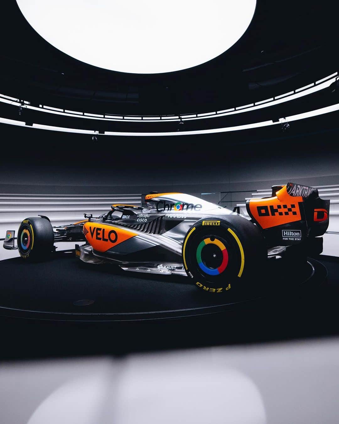 F1のインスタグラム：「THE CHROME LIVERY IS BACK! The return of an all-time classic for the #BritishGP. 🤩 #ChromeIsBack」