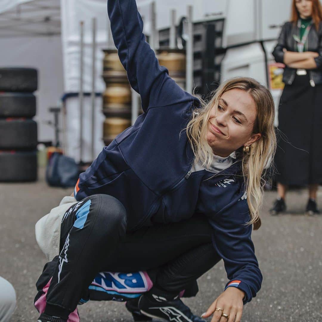 ソフィア・フロルシュさんのインスタグラム写真 - (ソフィア・フロルシュInstagram)「Red Bull Ring 🇦🇹 photo dump 💨 Favorite track, amazing fans, good racing, amazing yoga poses, rain and sunshine❤️ What else do you want 🙆🏼‍♀️ // 📸 x @thomasmarzusch & pic9 x @f1joan // #sophia #sophia99 #changeagent #racegirl #racing #motorsport #redbullring #austriagp #unscripted #soptimism #formula3」7月4日 2時03分 - sophiafloersch
