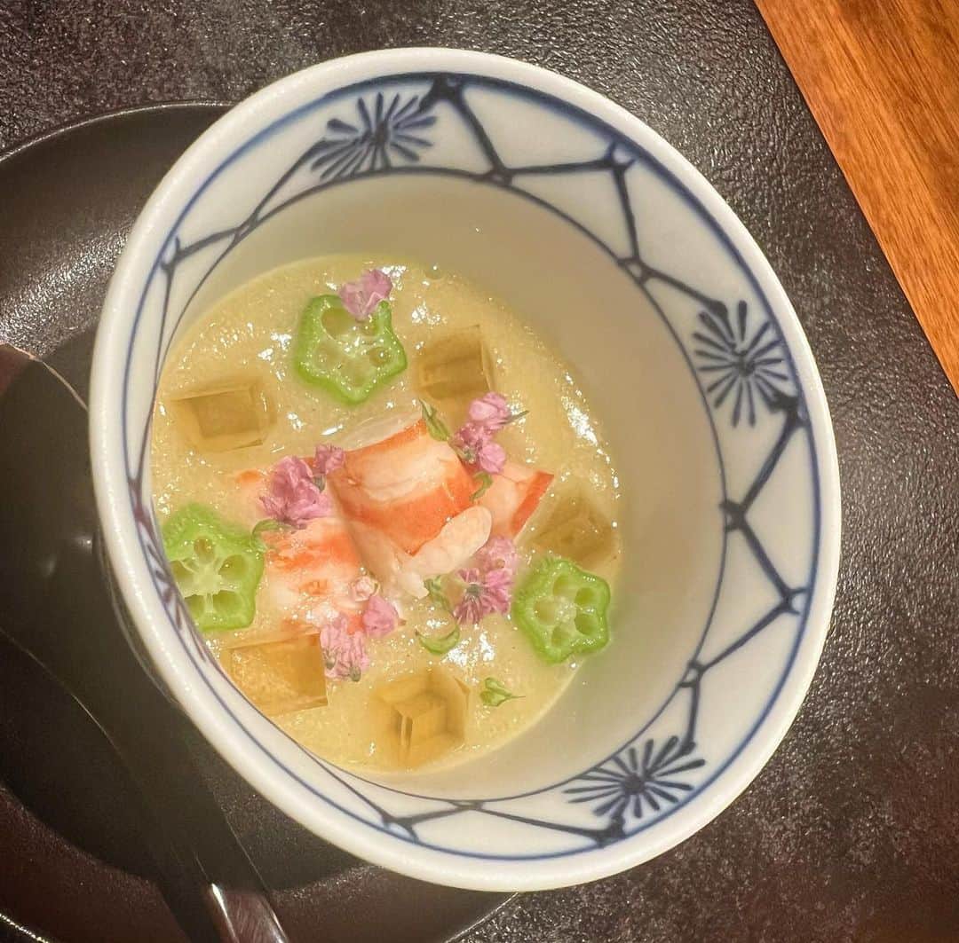 街子のインスタグラム：「今夜は友人と、お疲れ様の会🌿 美味しくて綺麗で幸せな夜です。」