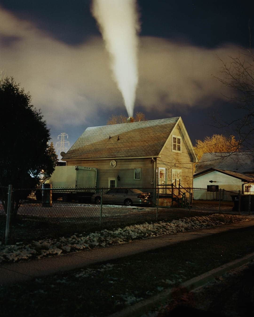 Magnum Photosさんのインスタグラム写真 - (Magnum PhotosInstagram)「New #MagnumPhotos member spotlight: @gregoryhalpern ✨⁠ ⁠ Gregory Halpern (Buffalo, USA, 1977) is known for his intuitively rich color photography that draws attention to harsh social realities and the unerring strangeness of everyday life. ⁠ ⁠ "What’s interesting to me about the world is its chaos and contradictions, the way opposites can be so beautiful in relation to each other. I like how you can be attracted and repelled by something at the same moment," said Halpern of his work. ⁠ ⁠ "I want my images to create cognitive dissonance. If I feel that a sensation caused by an image is singular in nature – awe, beauty, dread, for example – I wind up finding the image to be manipulative, and unfaithful to the contradictory natures of reality." ⁠ ⁠ During last week's 76th annual general meeting, the collective welcomed Halpern as a full member alongside @lua_ribeira, @rafal.milach and @nannaheitmann. ⁠ ⁠ PHOTOS (left to right): ⁠ ⁠ (1, 6) From the project, 19 Winters / 7 Springs. ⁠ ⁠ (2, 4, 5) From the project, ZZYZX. ⁠ ⁠ (3) From the project, Omaha Sketchbook. ⁠ ⁠ © @gregoryhalpern / Magnum Photos」7月4日 2時01分 - magnumphotos