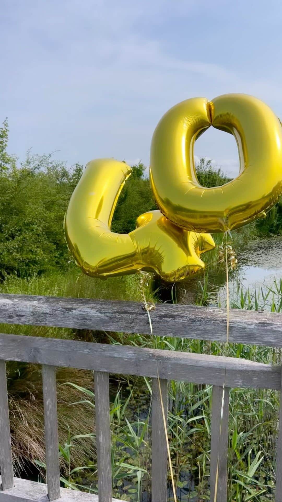 シェリル・コールのインスタグラム：「As my 40th celebrations end and a new era begins I just wanted to wish all my fellow 83 babies the happiest of happy birthdays. Wishing for you inner peace , much love , joy & happiness ✨🥰 we made it through the turbulence ! They say life begins at 40 and I think I believe them 😘 thank you @wildernessreserve for the best birthday weekend I could’ve wished for 🫶🏼」