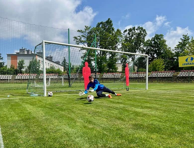 ヘスス・フェルナンデス・コラードさんのインスタグラム写真 - (ヘスス・フェルナンデス・コラードInstagram)「Working Mode 💪🏼✈️ | Swipe ➡️ for more goalkeeper action! 🧤⚽️#dontgiveup#trainingcamp #rggoalkeepergloves#goalkeepertraining#preseason」7月4日 2時04分 - iamjesusfernandez