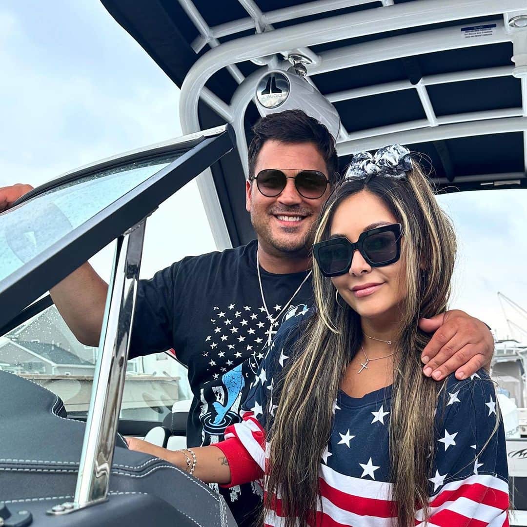 ニコール・ ポリッツィのインスタグラム：「💋💙✨」