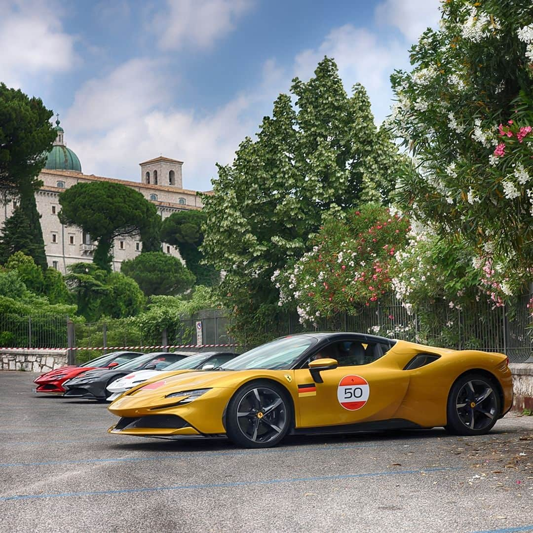 フェラーリさんのインスタグラム写真 - (フェラーリInstagram)「The #FerrariCavalcade has made a comeback. The exclusive event took us on a thrilling journey that started in #Rome and passed through the centre of Italy. This edition offered an unforgettable driving experience and a race along a nearly 1,200 km-long track.  Among the shots from the event, can you name the gem from the #FerrariOneOff programme?  #DrivingFerrari #FerrariCavalcade #Ferrari」7月4日 2時15分 - ferrari