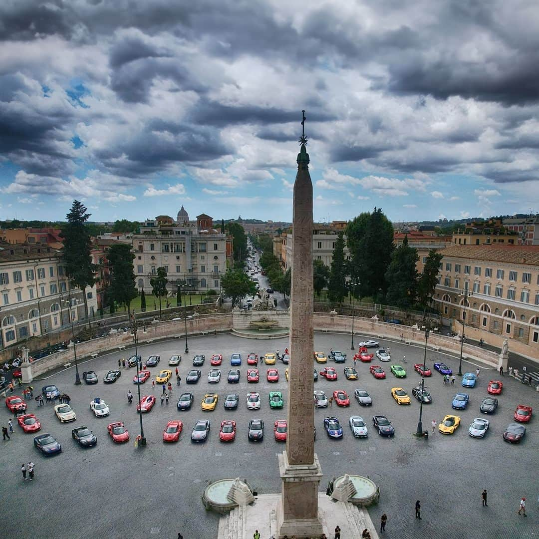 フェラーリさんのインスタグラム写真 - (フェラーリInstagram)「The #FerrariCavalcade has made a comeback. The exclusive event took us on a thrilling journey that started in #Rome and passed through the centre of Italy. This edition offered an unforgettable driving experience and a race along a nearly 1,200 km-long track.  Among the shots from the event, can you name the gem from the #FerrariOneOff programme?  #DrivingFerrari #FerrariCavalcade #Ferrari」7月4日 2時15分 - ferrari