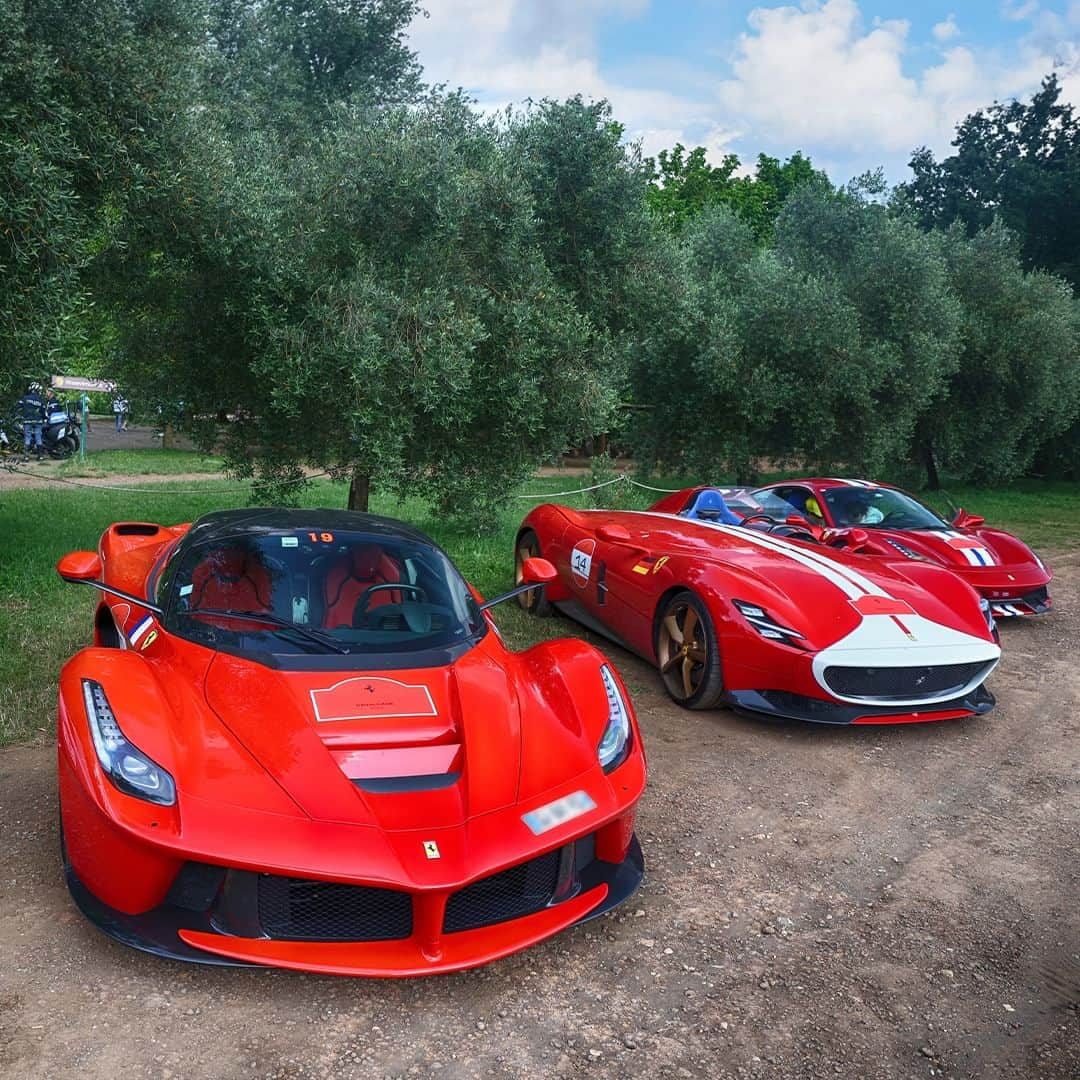 フェラーリさんのインスタグラム写真 - (フェラーリInstagram)「The #FerrariCavalcade has made a comeback. The exclusive event took us on a thrilling journey that started in #Rome and passed through the centre of Italy. This edition offered an unforgettable driving experience and a race along a nearly 1,200 km-long track.  Among the shots from the event, can you name the gem from the #FerrariOneOff programme?  #DrivingFerrari #FerrariCavalcade #Ferrari」7月4日 2時15分 - ferrari