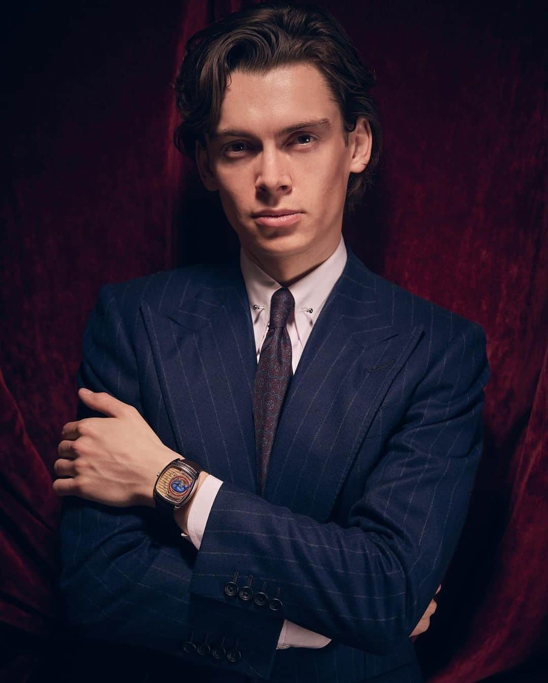 エドワード セクストンさんのインスタグラム写真 - (エドワード セクストンInstagram)「Mathias in a classic #EdwardSexton pinstripe, and a beautiful timepiece from @vacheronconstantin’s Métiers d’Art Savoirs Eluminés collection which perfectly completes the ensemble.⁠ ⁠ #edwardsexton #savilerow #menswear #london #tailoring #sartorial #vacheronconstantin」7月4日 2時30分 - edwardsexton