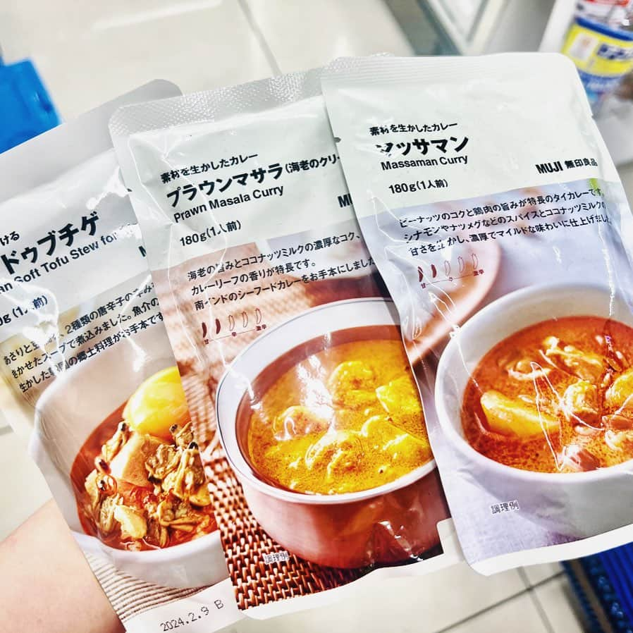 梶有紀子さんのインスタグラム写真 - (梶有紀子Instagram)「ローソンで買えるの めっちゃいいね😋  *~*~*~*~*~*~*~*~*~*~  #無印 #無印良品 #無印カレー #無印カレー食べ比べ #無印スンドゥブ #無印プラウンマサラ #無印マッサマン #スンドゥブチゲ #プラウンマサラ #マッサマン #マッサマンカレー #ローソン #LAWSON #ローソン好き #ローソンで購入 #ローソン好きな人と繋がりたい #カレー #レトルトカレー #レトルトカレー部 #レトルトカレー好き #レトルトカレー好きな人と繋がりたい #レトルトカレー食べ比べ #レトルトカレーパトロール #無印良品購入品 #無印良品好きな人と繋がりたい #無印良品のある生活 #ローソン限定 #ローソンで発見 #ローソン新商品 #ローソンで」7月4日 2時41分 - kajiyukiko1112