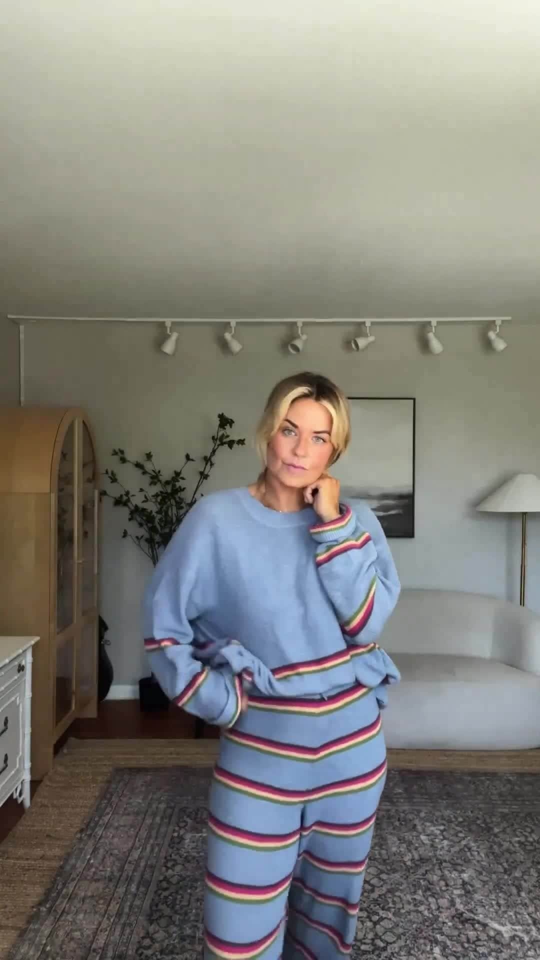 freepeopleのインスタグラム：「@lindseystackhouse_ in our favorite set. Link in bio to shop the Mariner Sweater Set.」