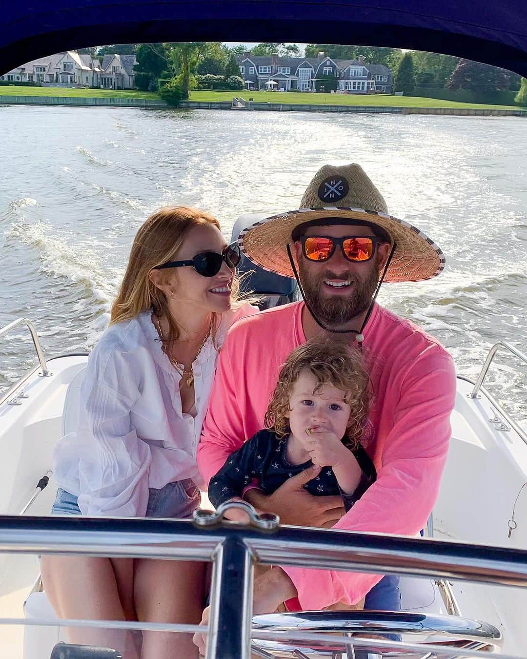 のインスタグラム：「Ready for our east coast summer!! One way ticket to Vermont to see Timmy’s mama, then to Pound Ridge to see Timmy’s sister and fam , then to the Hamptons. I don’t wanna come home until the day before Sonny starts school. But let’s see how this goes!」