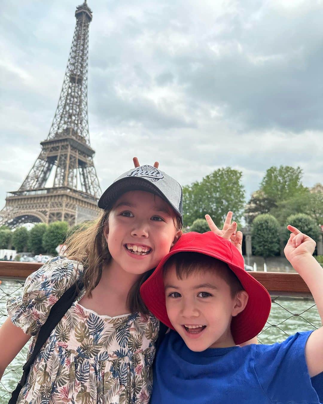 エヴァ・チェンのインスタグラム：「First of like nineteen Paris photo dumps 🥹」