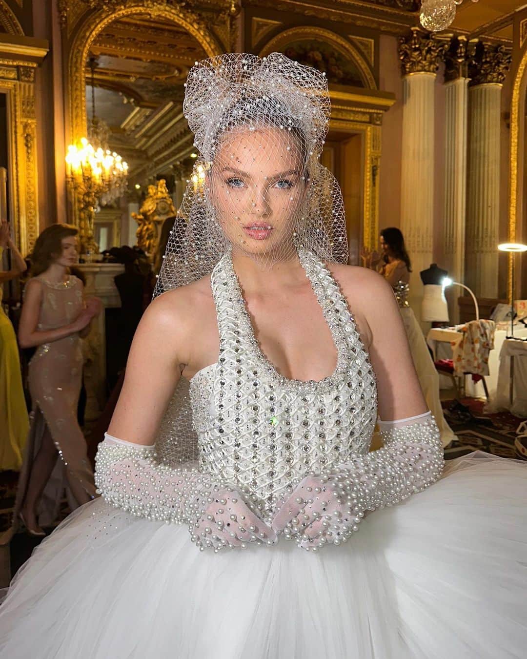 ロミー・ストリドのインスタグラム：「Casual Monday in Paris 🥖」