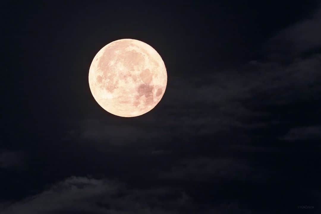 KAGAYAさんのインスタグラム写真 - (KAGAYAInstagram)「雷雲が去った空に、まんまるな満月が輝いていました。 （先ほど撮影） #moon」7月4日 3時26分 - kagaya11949