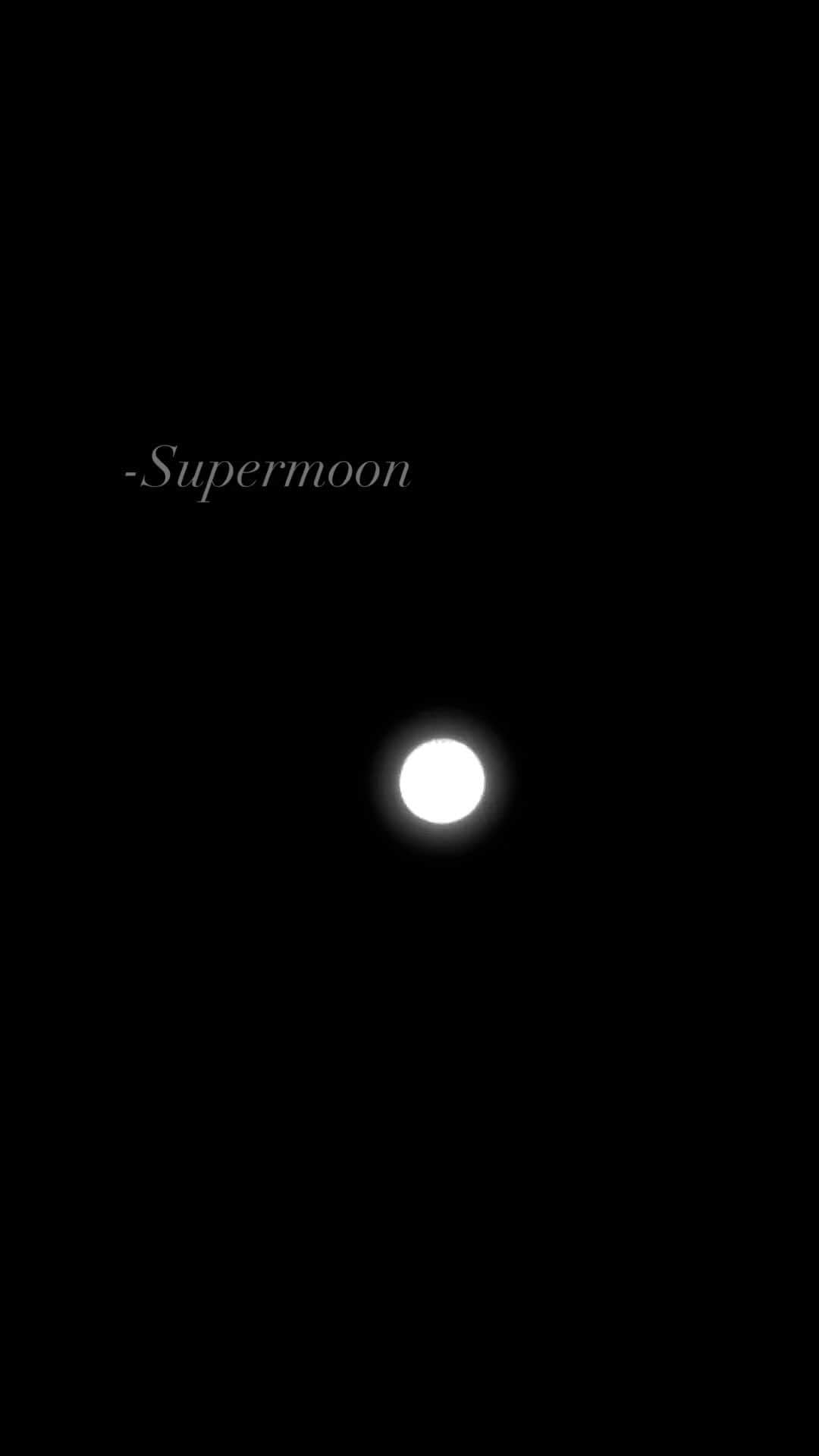 NueNueのインスタグラム：「用錄影的方式真的拍的到月亮耶🌝 #超級月亮」