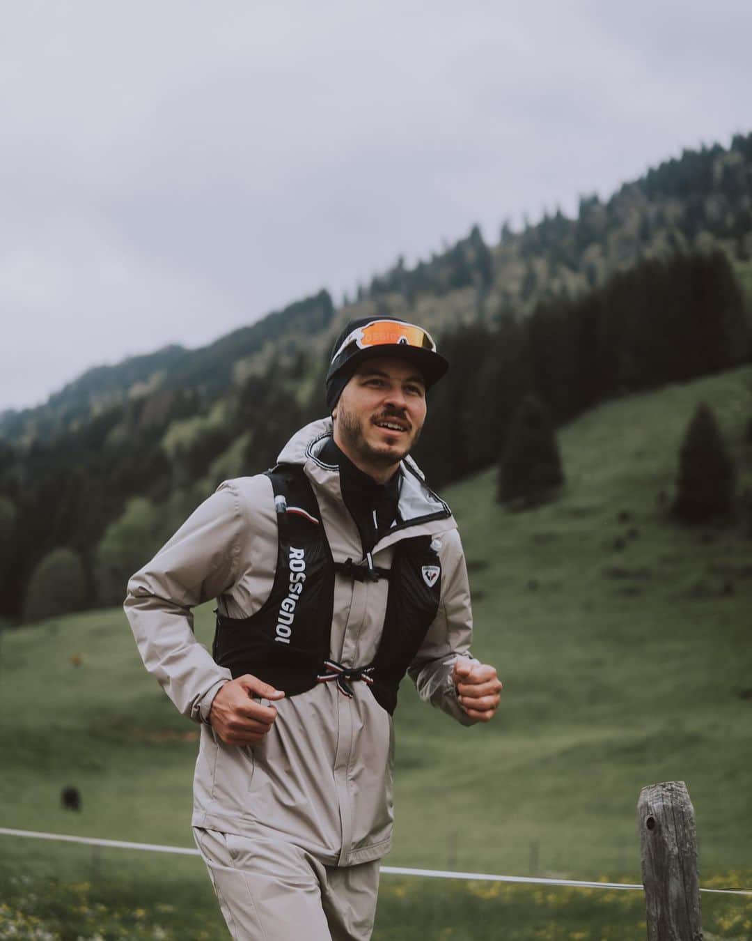 のインスタグラム：「Ready, set, go! 🏃💨  Hitting the trail with everything you need to go big and stay hydrated. The Rossignol trail running vest is the perfect layer for your outdoor training sessions!   #myactivefavorites #anotherbestday #allgaeueralpen」