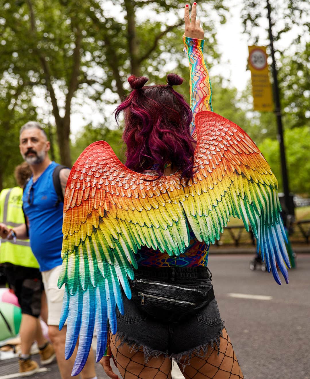 British Vogueさんのインスタグラム写真 - (British VogueInstagram)「More than 30,000 people joined London’s #Pride parade this past weekend to embrace the theme of “Never March Alone” by standing in solidarity with trans and non-binary communities. At the link in bio, view the most joyous moments of the parade captured exclusively for #BritishVogue.   Photographed by @Lucian.M.K」7月4日 3時36分 - britishvogue