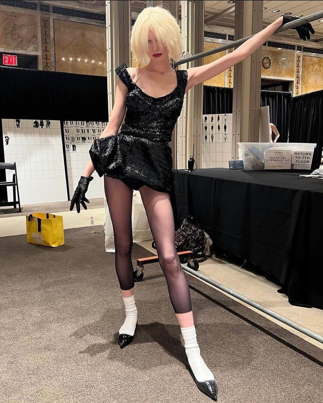 マーク・ジェイコブスさんのインスタグラム写真 - (マーク・ジェイコブスInstagram)「bts  altered cocktail dress. my favorite.  @naddiekurgan  @mathewjosephcarter  @alastairmckimm  @samuel_ellis  @duffy_duffy  @diane.kendal  @jinsoonchoi   #fall2023 #anewyorkminute #whitesocks #flatshoes #blacksequins #gratefulnothateful」7月4日 3時44分 - themarcjacobs