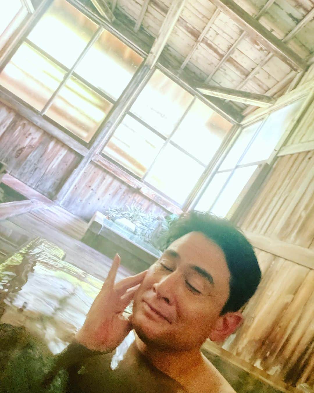 野口健のインスタグラム：「昨夜から渋御殿湯入り。7月は渋御殿湯さんをベースに毎週、縦走します。とにかく歩き込むのが最大のテーマ。では、テクテクしてきます！！！　日中、暑くなりませんように🙏  #野口健#渋御殿湯#八ヶ岳#ユンケル」