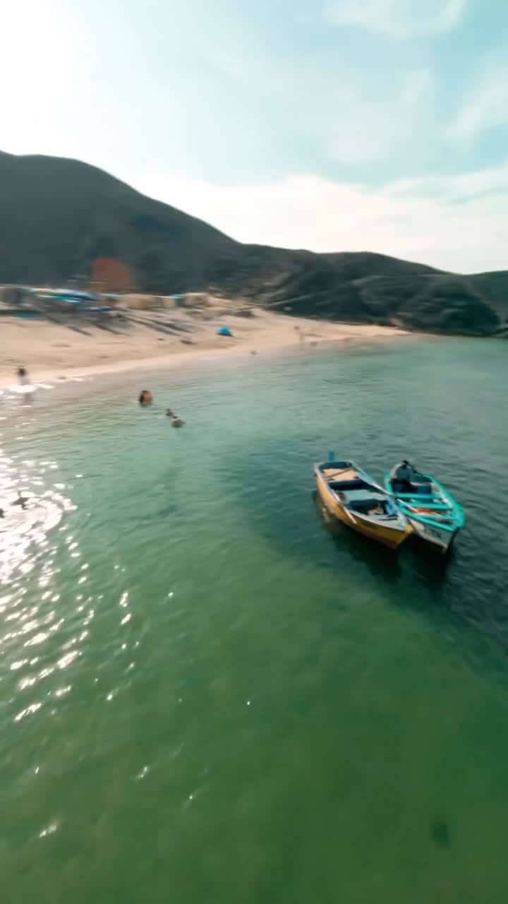 Instagramersのインスタグラム：「Enjoy @igersperu   La Caleta colorada. Un lugar que debes visitar. ❤️ 🌊 🏝️  📷 @fernanmaker  🗺 @igersAncash  🧔🏽 selección por @carliebeltran  Usa #igersperu #peru #igersAncash   #reels #reelsvideo #reelslovers」