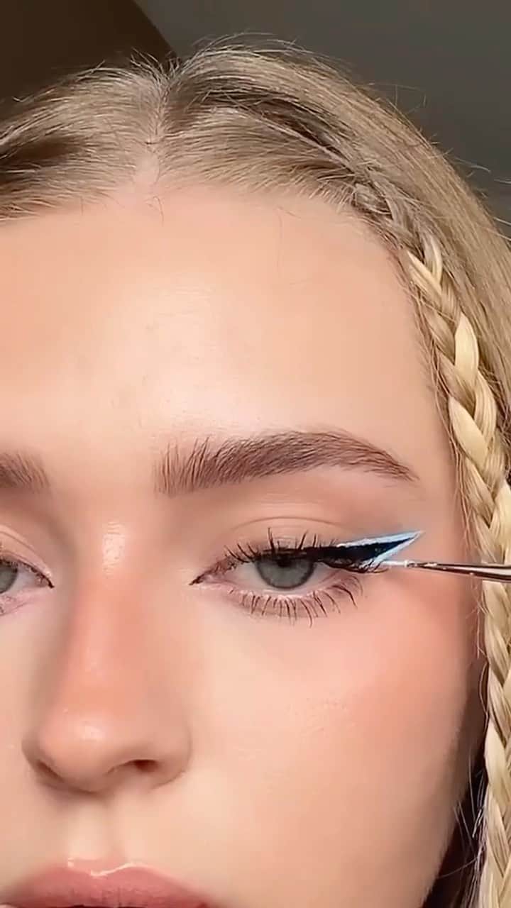 Flawhyesのインスタグラム：「Which one is your favourite: 1,2 or 3?   Cr. @lenkalul   #reels #eyeliner #makeuptutorial #mua #eyemakeup #explore」
