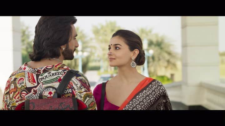 アリア・バットのインスタグラム：「Once upon a time, ek tha Rocky aur ek thi Rani… aur ye hai unki Kahaani ♥️ #RockyAurRaniKiiPremKahaani in cinemas July 28♥️」