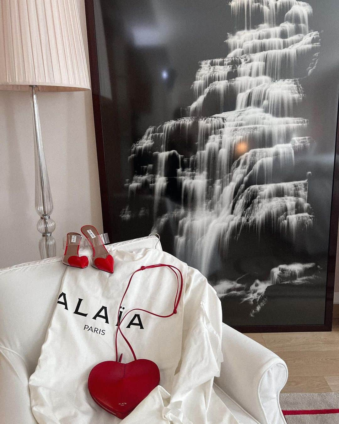 福井仁美のインスタグラム：「Valentine day??❤️  #alaia #alaiaheartbag  @maisonalaia #❤️」