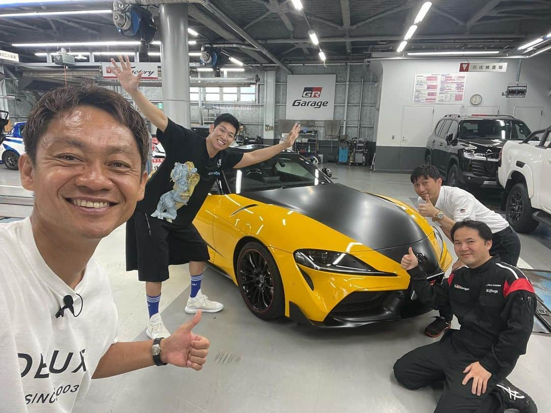 脇阪寿一さんのインスタグラム写真 - (脇阪寿一Instagram)「HGスープラにGRのリアスポイラーを取り付けにGR Garage MASTER ONE 東名川崎に行ったら、GRマネージャー上野真之さんと、職人GRコンサルタント Mr.氏次正義さんに出会った✌️  HGさん最高の笑顔😊 HGスープラがどんどんカッコよくなって行く👍👍👍  この模様は近日中にHGさんのYouTubeと Ch 11で✋️  GR Garage MASTER ONE 東名川崎の皆様、 上野さん氏次さんありがとうございました🙇😊 またお邪魔します✋️  #GRスープラ #hgスープラ  #grsupra #supra #GRパーツ #grgaragemasterone東名川崎  #レイザーラモンhg」7月4日 14時37分 - juichiwakisaka