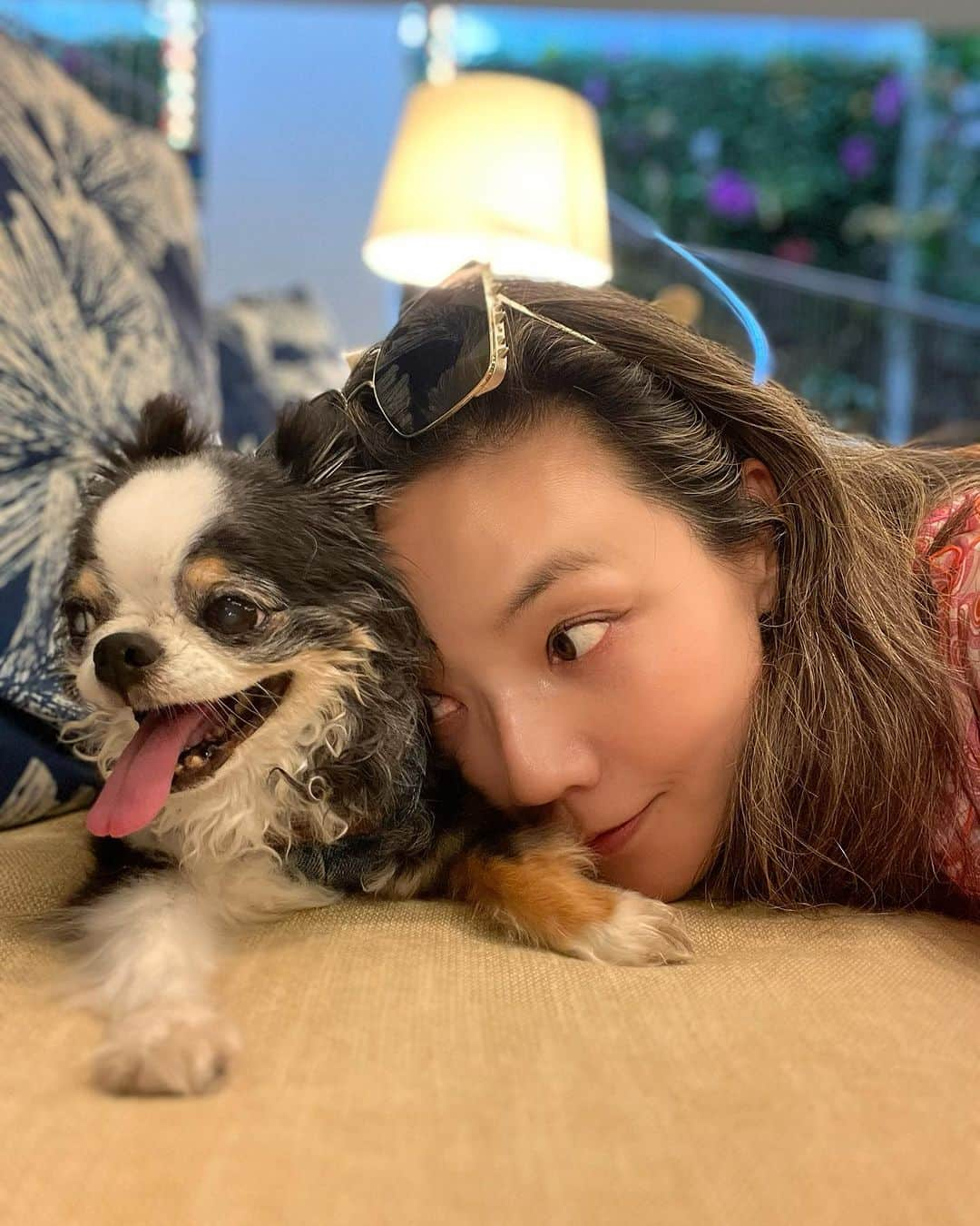 和央ようかのインスタグラム：「Me and My Dondon🐶  どんどん🐶と私。 たのしいね…❤️  #takakoworldstylin🌎 #takakohawaiistylin🏝 #lifestyle #hawaii#hawaiilife #ハワイ#dondon🐶#どんどん🐶#dondonandme🐶yokawao#和央ようか」