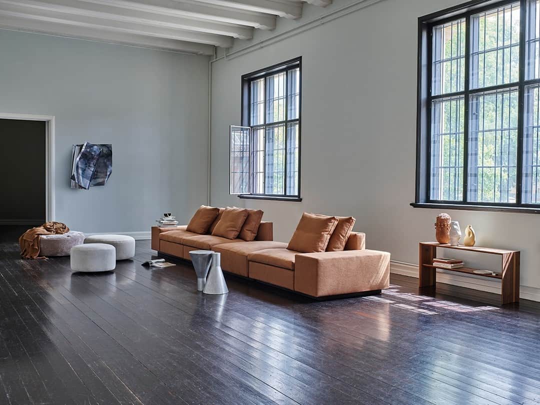 eilersenのインスタグラム：「Smooth lines and true lounge design are the essence of the Dacapo sofa. With an alluring depth of 105 cm and wide armrests – it is an irresistible option.⁠ ⁠ Sofa: Dacapo upholstered in Nature 03⁠ Designer: Jens Juul Eilersen⁠ Table: Kant⁠ Pouf: Wheel⁠ ⁠ ⁠ ⁠ ⁠ ⁠ ⁠ ⁠ ⁠ ⁠  ⁠ #eilersen #eilersenfurniture #myeilersen #enjoyaneilersen #dacapo #homedecor #sofa #danishdesign #inredning #finahem #interiorlovers #interiordesign #modernliving #minimalism #nordiskehjem #nordicinspiration #nordicliving #craftsmanship #luxurylifestyle #boligindretning #designinterior #livingroominspo #boliginspiration #softminimalism #hemindredning #schönerwohnen #nordicminimalism #throughgenerations」