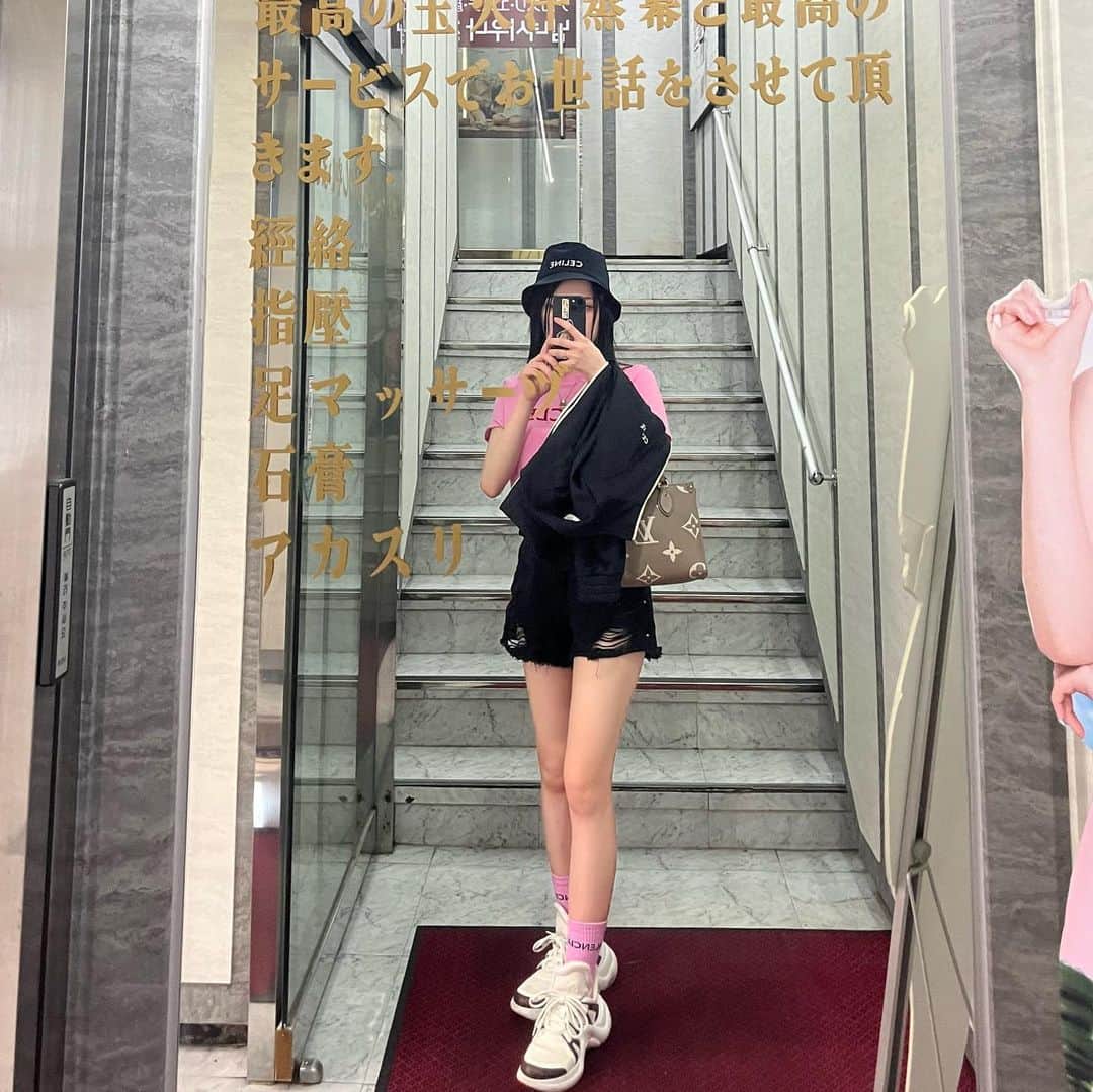 のインスタグラム：「韓国のサウナ🧖🏻‍♀️🇰🇷アカスリで肌すべすべだしサイコー⤴️ . #明洞 #明洞旅行 #韓国旅行」