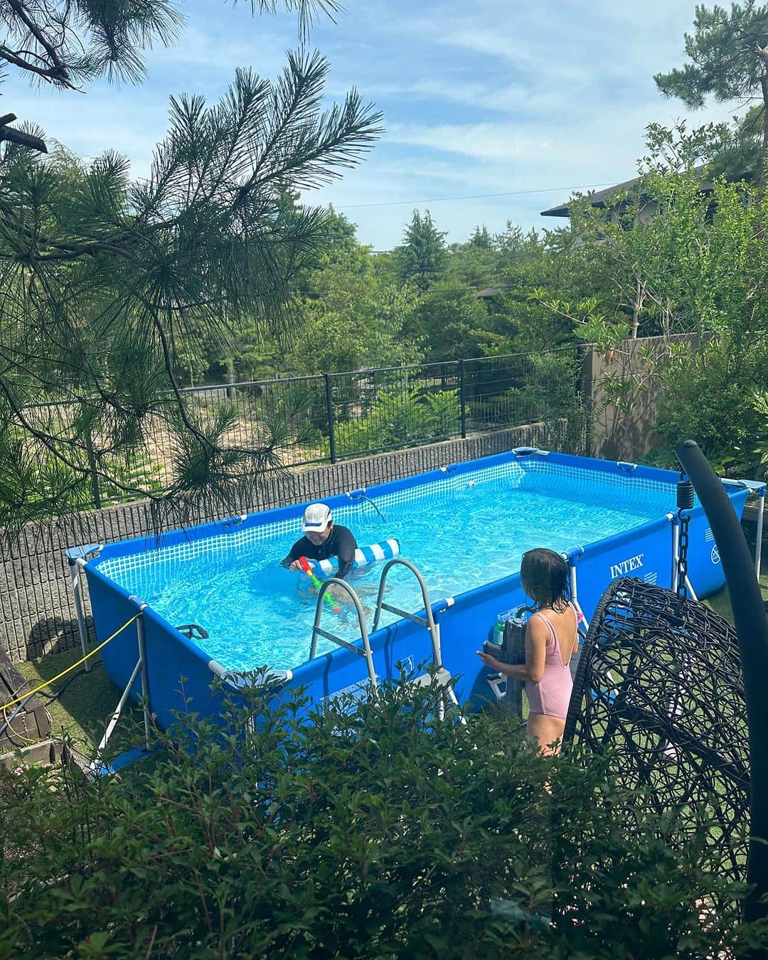 のインスタグラム：「. 我が家、プール開き🏊」