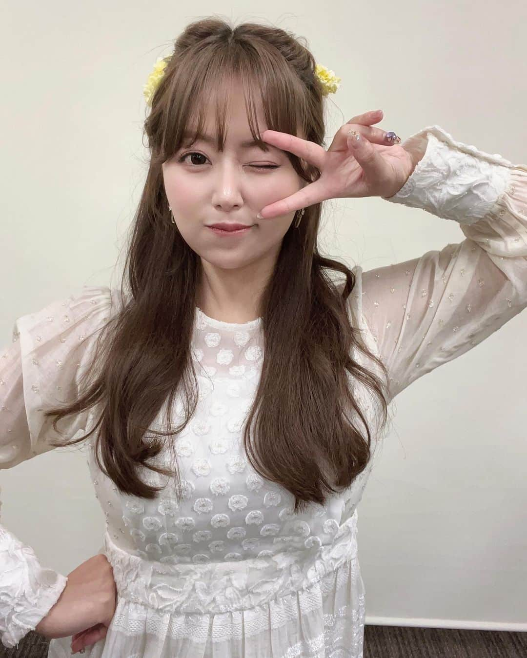 井口裕香さんのインスタグラム写真 - (井口裕香Instagram)「🤍💛🧡 2023年7月2日(日) 『とある魔術の禁書目録 幻想収束』 4周年記念 公開生放送 ご来場&ご視聴ありがとうございました！  🎊㊗️ #とあるIF4周年 👏✨  プレゼント盛りだくさん！ 皆様ログインボーナス忘れずに〜！✨  これからもずっとずっと、よろしくお願いします！  そしてまた、いつか、アニメでもお会いできる日を楽しみにしています♡  hair and make @nozaking42  stylist @mori_mori_moriya  dress @adelly.tokyo  pierce @eije_jewel  #とあるIF #出演者みんなでお揃いのお花🌼」7月4日 15時06分 - ooo31_iguchiyuka_31ooo