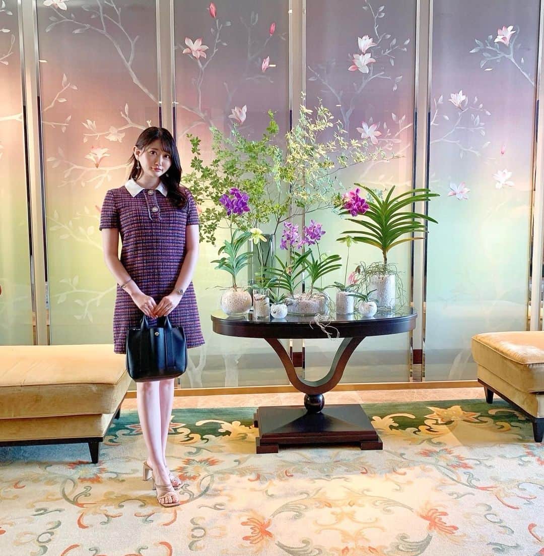 坂口莉果子のインスタグラム：「Dress👗… @zara   腕のヘアゴム外し忘れた😂 ・ ・ ・ #日本 #東京 #コーデ #ファッション #コーディネート #ワンピース #私服 #骨格ストレート #高見えコーデ #ドレス  #春コーデ #夏コーデ #韓国ファッション #シャングリラホテル東京 #ザラ #20代コーデ #165cmコーデ #骨スト #骨ストコーデ #shangrila #zara #ootd #fashion #coordinate #code #japan #tokyo #dress #springfasion #summerfashion」