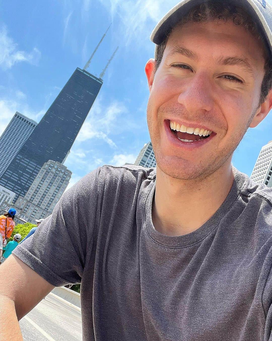 ジェイソン・ブラウンのインスタグラム：「☀️ Summer in the City ☀️  #chicago #シカゴ #sun」