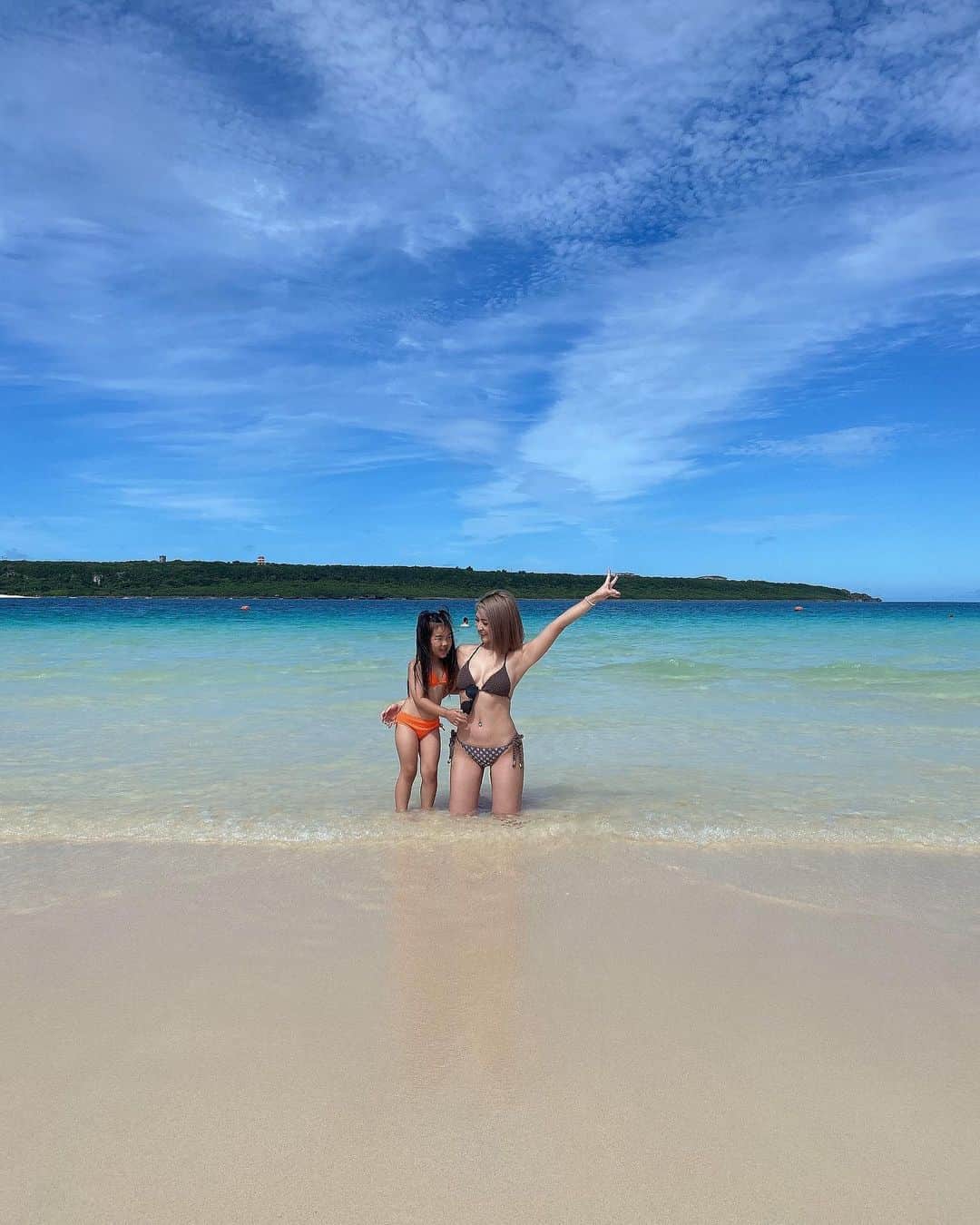 ちゃんみのインスタグラム：「サイコー☀️☀️☀️ #宮古島 #miyakojima #与那覇前浜ビーチ #ビキニ #bikini #gal#ビキニギャル #親子#女の子ママ  #vacation」