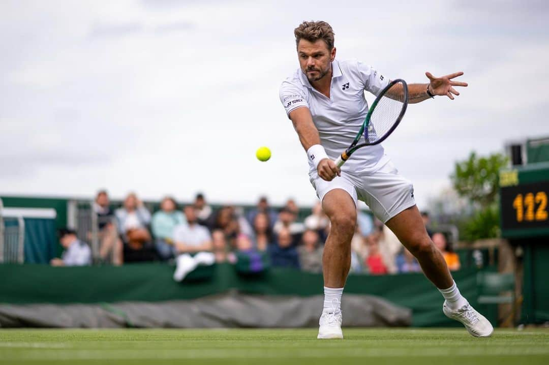 スタニスラス・ワウリンカさんのインスタグラム写真 - (スタニスラス・ワウリンカInstagram)「Tsssss…First round ✅ 🗡️🌱🎾🧩💪🏻💚 #letsgo #fight #hardwork #trusttheprocess #london #enjoy」7月4日 6時45分 - stanwawrinka85