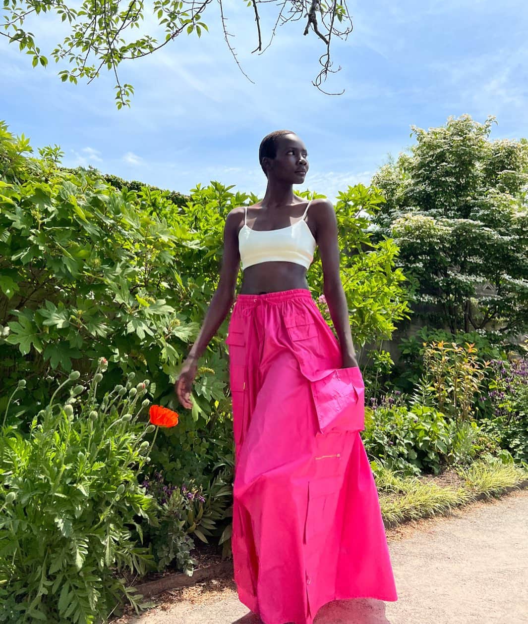 シンシア ローリーのインスタグラム：「Hot (pink) girl summer 🩷」
