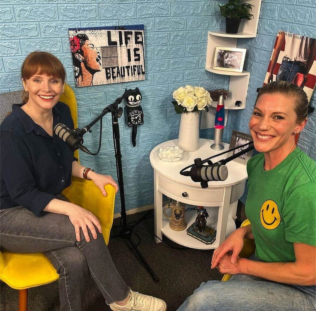 ブライス・ダラス・ハワードのインスタグラム：「LOVED talking with you Katee!⁣ ⁣ repost @therealkateesackhoff: This Wednesday! I am so excited that @brycedhoward is joining me as the first guest on @bbbkatee. It is such an incredible conversation, and I can’t wait for people to check it out. Please subscribe to all the platforms today! And if you didn’t catch the first episode make sure to catch up now! #bbbkatee⁣ ⁣ [ID: Sitting in the “Blah Blah Blah With Katee Sackhoff” podcast studio (which is filled with the coolest posters and collectibles), BDH (left) and Katee (right) are all smiles after recording Katee’s first episode!! BDH wears a navy blue blouse with grey jeans and Katee wears blue jeans and a green t-shirt with a yellow smiley face.]」