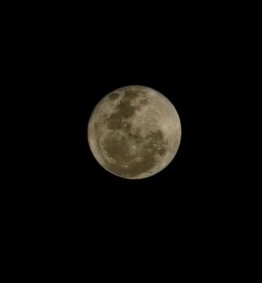 Maisa Silvaのインスタグラム：「🤍supermoon💜」
