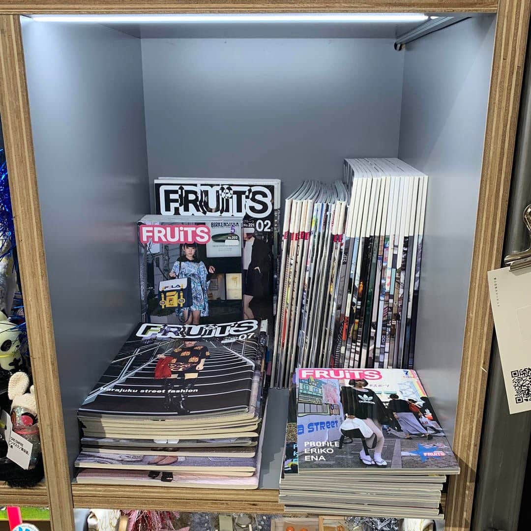 FRUiTSさんのインスタグラム写真 - (FRUiTSInstagram)「<Wholesale set> < Physical back issues>  We are selling back issues of FRUiTS and TUNE magazines in a small box at Laforet Harajuku in Tokyo. Due to strong sales, we have decided to offer them to shops worldwide. Also they can be purchased for company library or personal collections.  https://tokyofruits.com/」7月4日 8時08分 - fruitsmag