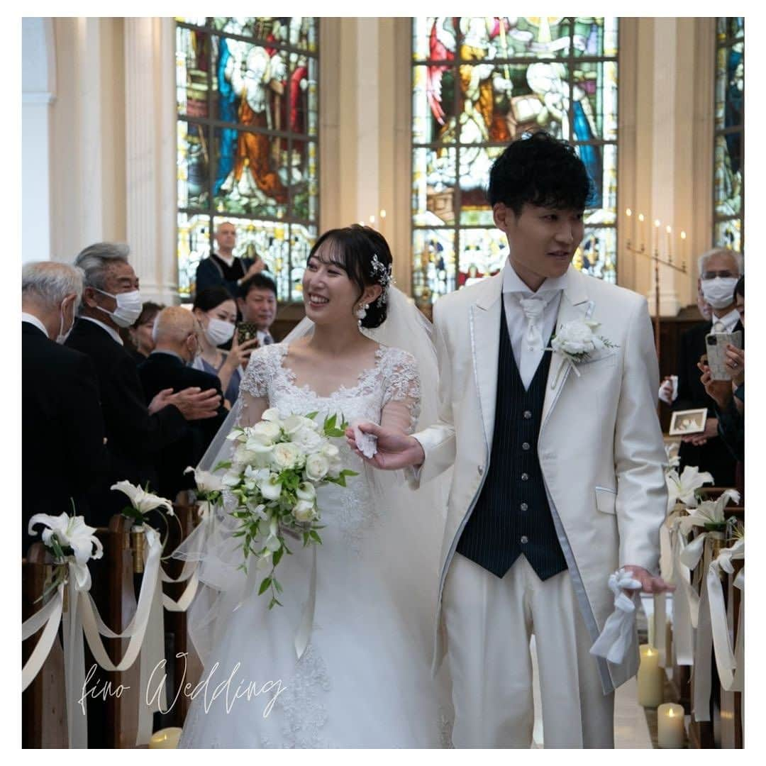 fino_wedding【フィーノ公式】さんのインスタグラム写真 - (fino_wedding【フィーノ公式】Instagram)「【卒花嫁レポート】  このドレスにして良かった  @esprit_de_nature_wedding   🤍繊細レースでキラキラした美しいウエディングドレス。7分丈のパコタスリーブがとってもおしゃれで、本当にお似合いでした。タキシードとのホワイトコーデも爽やかで最高に素敵なお二人です❤️  🤎カラードレスは最後まで悩みましたね。 悩んで決めて頂いたイサムモリタのカラードレスは、悩んだ甲斐あってか？？会場にも、そして新郎様のタキシードにもバッチリ映えて、本当に良かったです。  お父様との会話が楽しくて楽しくて…また，美味しい店のシェアをしたいです😊  また是非、お店に遊びにいらしてくださいね。  #茶色コーデ  #ブラウンコーデ  #カラーコーデ  #ホワイトコーデ  #おしゃれ花嫁  #運命のドレス  #長袖ドレス  #桂由美ドレス  #イサムモリタ  #グラデーションカラー  #卒花嫁レポ  #スタッフブログ  #会場コーディネート  #静岡花嫁  #富士花嫁  #沼津花嫁  #ドレス選び  #静岡ドレスショップ  #おめでとうございます㊗️  #2023wedding  #2024wedding  #ゲストハウスウェディング  #ホテルウエディング  #おしゃれな人と繋がりたい  #個性派コーデ  #仲良し夫婦」7月5日 20時35分 - fino_wedding