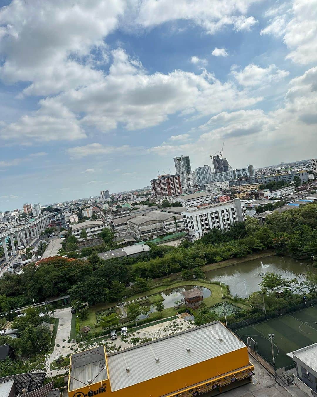 古賀紗理那さんのインスタグラム写真 - (古賀紗理那Instagram)「. タイ🇹🇭 タイのファンの皆さん日本チームに 沢山ご声援を送ってくれて 勝手にホームゲームな気分でした✊ ありがとうございました☺️  タイの人みんなずっとニコニコしてて気分良かったので私もずっとニコニコします🤗 . #火の鳥NIPPON #あやかはやく治りますように #捻挫のベテランだからなんでも聞いて #ファイナルはみんな怪我なく🇯🇵」7月4日 9時45分 - sarina.koga