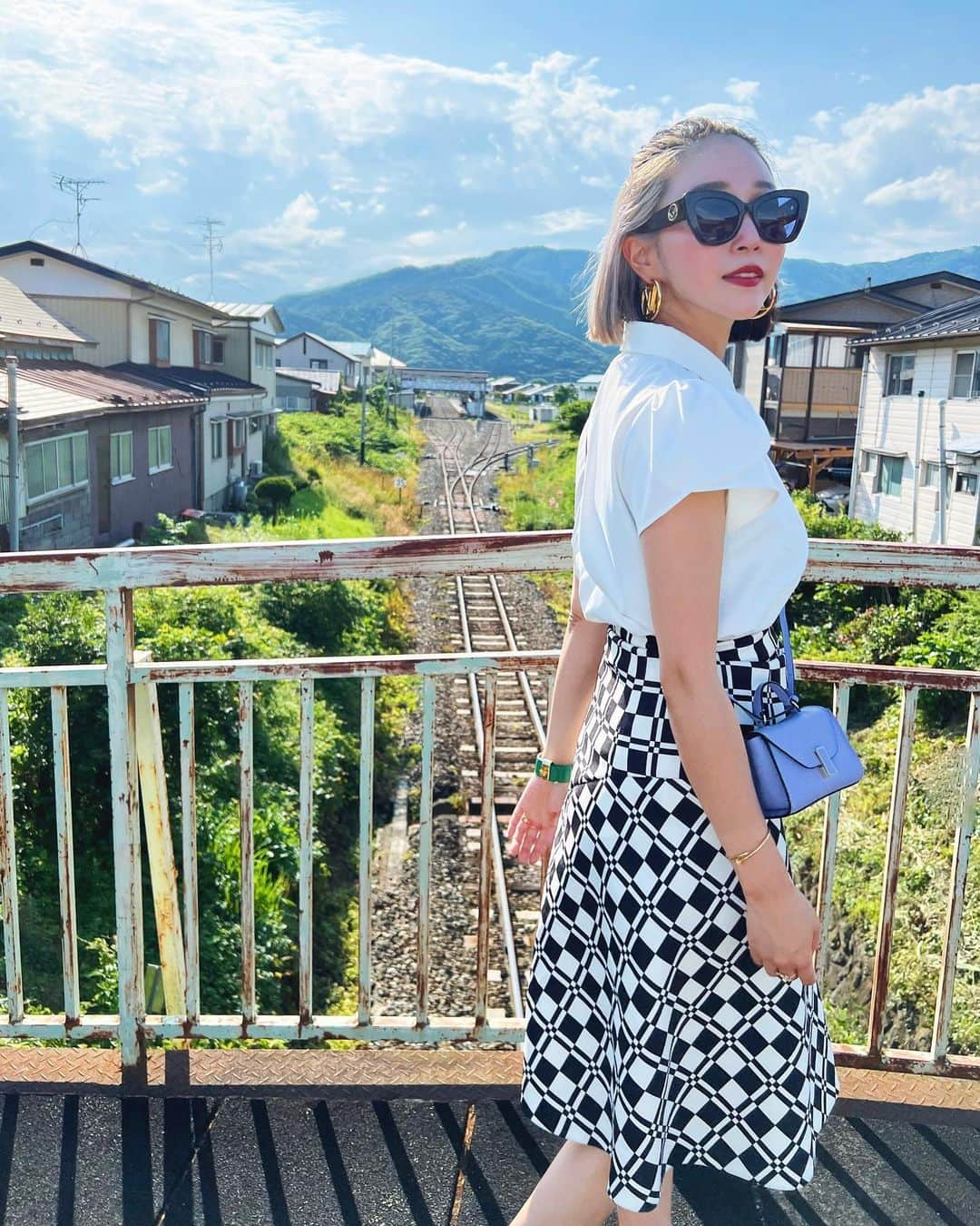 梅谷安里のインスタグラム：「🌱🗻🍚🥰🐮 先週末は初めましての岩手県へ✈️ 緑と山に囲まれて 美味しいものを食べてのんびり デトックス&リフレッシュされた♡ #なにもないのがいいところ  #田んぼアート #大谷くんいた #旅の目的は🤭 #カッパ探し #ではなく#グルメ旅 #岩手」