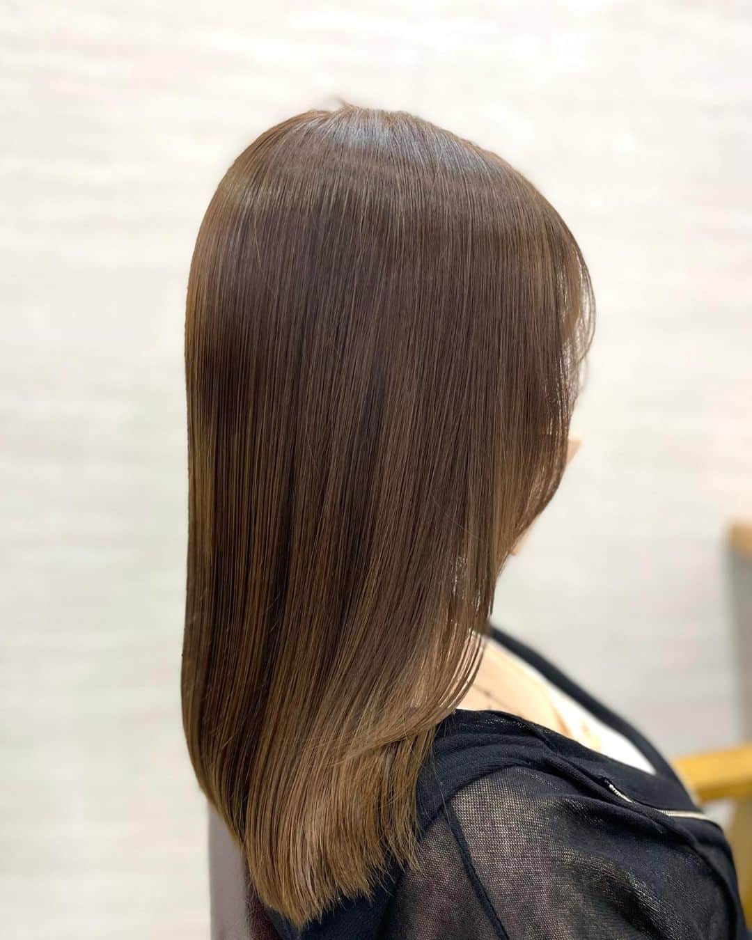 salon PRATiNO(サロンプラチノ)のインスタグラム：「. グレージュカラー♪  . . . #hair#pratino#clavis#ハイトーン#韓国ヘア#デジパ#縮毛矯正#名古屋美容院#栄美容院#ショートカット#ウルフカット#透明感カラー#クラビス#酸熱トリートメント#ダメージ毛#ヘアサロン#女性スタッフのみ#ボヤージュコスメ #白髪染め#ペールカラー#エクステ#シールエクステ#ヘアメ#アイブロウ#メンズアイブロウ#メイク#ファイバープレックス」