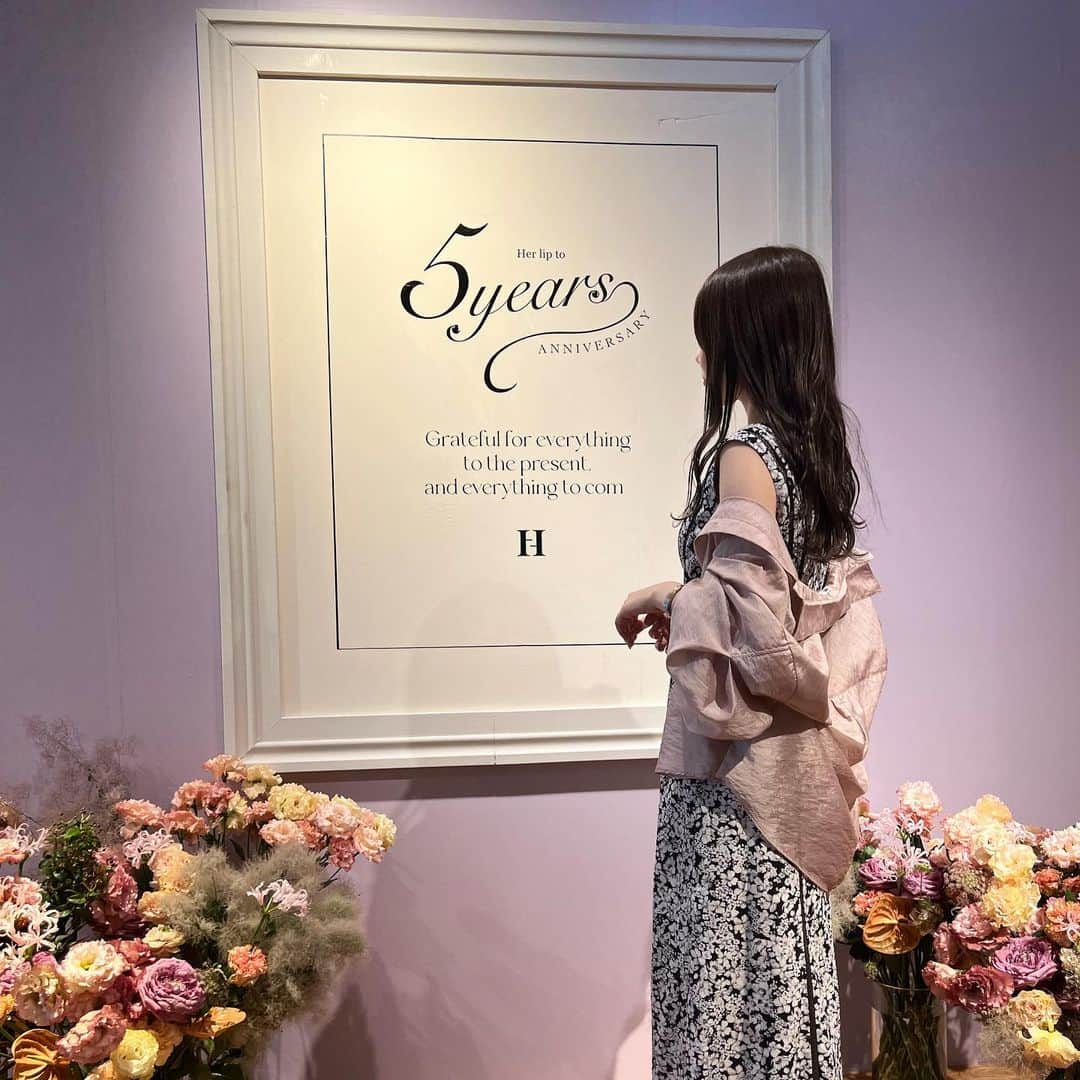 蒼井ちあきのインスタグラム：「archive 𓂃𓂁  @herlipto  5years anniversary💐💋  AKB時代も今も#小嶋陽菜 さんがつくる世界観がとてもすき。  #herlipto #hlt5th #hlt ♡.」