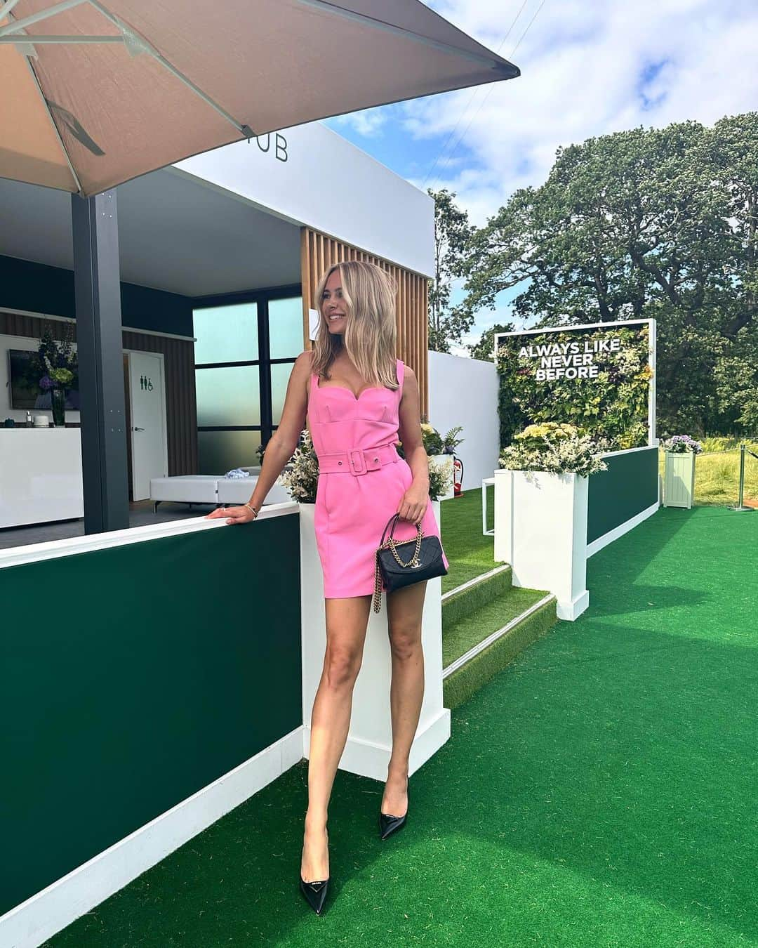 キンバリー・ガーナーさんのインスタグラム写真 - (キンバリー・ガーナーInstagram)「Feels like the start of summer 🎾 thank you @evianwater @wimbledon」7月4日 15時30分 - kimberleygarner