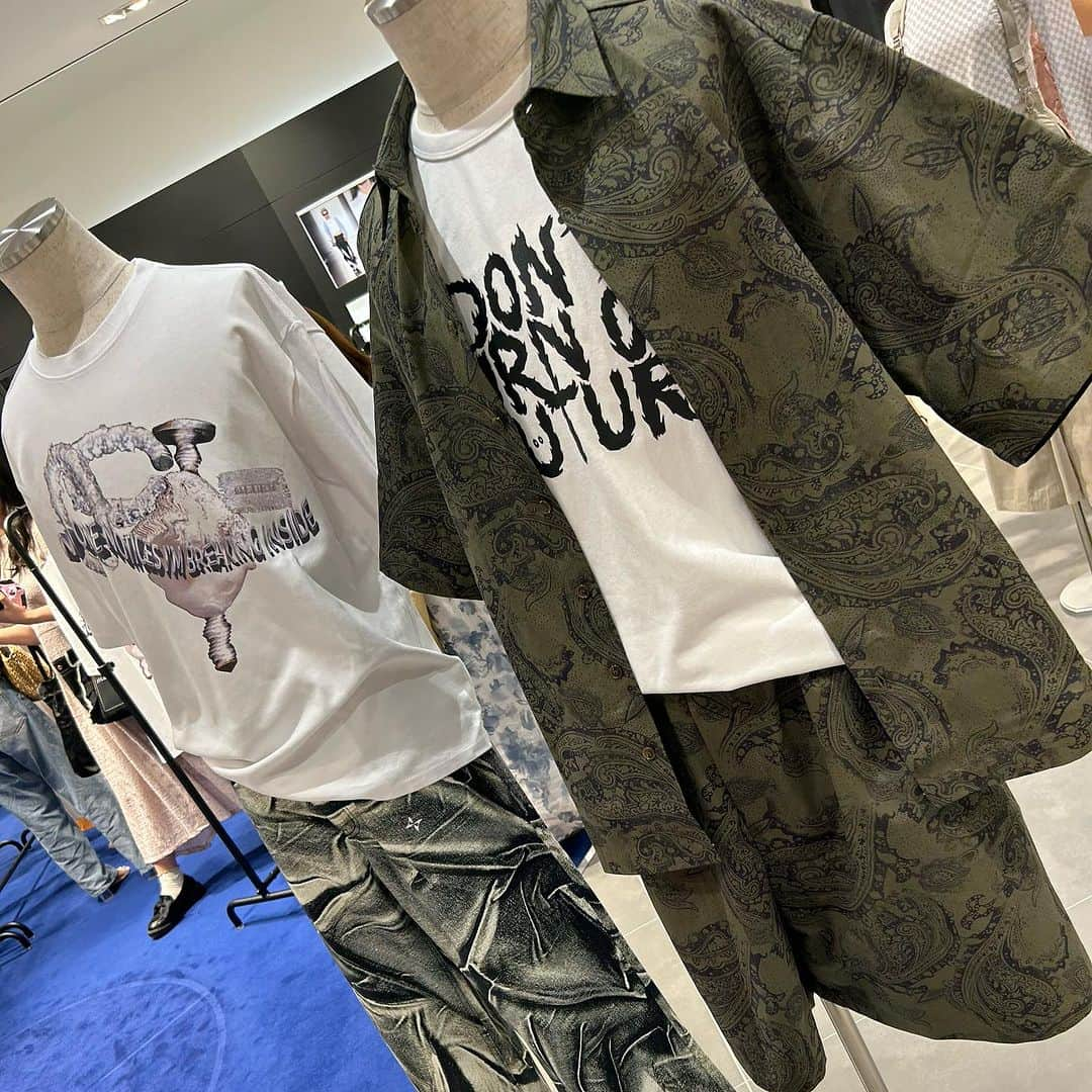 世手子さんのインスタグラム写真 - (世手子Instagram)「I went to Lotte duty free shop in Ginza🇰🇷✨✨ lots of nice items（＾_＾） fashion was cool(≧∀≦) みんなで @lottedutyfree_ginza  #ロッテ免税店銀座店 #K-FASHION #ソウルファッションウィーク に行ってきたよ(⌒▽⌒)  ソウルファッションウィーク初❣️アジア地域の免税店に出店だよ(^｡^)  本来免税店のご購入は、60日以内に海外へ出国する人しか購入できないんたけど、今回のソウルファッションウィーク館の商品は 出国しなくても購入ができるから素晴らしい(*´∀｀*)  #オセフン 市長も来日(●´ω｀●)  ロッテ免税店の 室長さんも参加してました(〃ω〃) クールなアイテムいっぱいだった(๑╹ω╹๑ )  今後ロッテ免税店銀座店銀座がK-Fashinoに力を注いでいくみたいなので #kファッション #kfashion が日本でどんどん流行してくね(*ﾟ▽ﾟ*)✨✨  https://www.qoo10.jp/shop/LotteGinza  #ドタバタ育児  #二児のママ  #2児育児 #赤ちゃんのいる暮らし  #3歳男の子 #3歳差育児  #二児の母 #二児ママ  #ママシンガー  #二児育児 #2児ママ #2児のママ #赤ちゃんのいる生活  #pr」7月4日 15時34分 - rojide