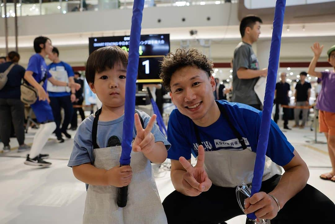 西藤俊哉さんのインスタグラム写真 - (西藤俊哉Instagram)「【presented byNTPgroup 2023Aichi Fencing Festival 第62回中日本フェンシング選手権】  試合後には会場に来てくれてた子供達に向けて、フェンシング体験教室を実施！！ 子供達が楽しそうにフェンシングに触れている姿を見て、こっちが元気をもらいました！！！！ きっとこの中からみらいのオリンピアンが生まれることでしょう！  子供ってなぜこんなに可愛いのだろうか、、、笑笑  (負けず嫌いを発揮しすぎて、子供相手にガチになり、2人ほど悔し涙を流させてしまったことは、ここでは伏せておきます。)」7月4日 10時32分 - fen_0529toshi